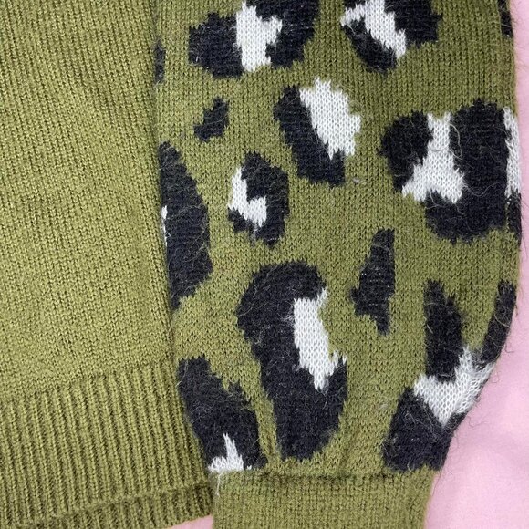 Women's Sweater - Picture 5 of 5